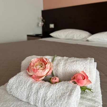 Bed & Breakfast La Rondinella Cerasolo Exterior photo