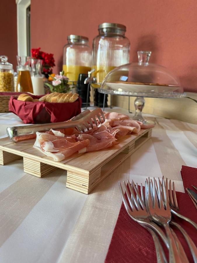 Bed & Breakfast La Rondinella Cerasolo Exterior photo
